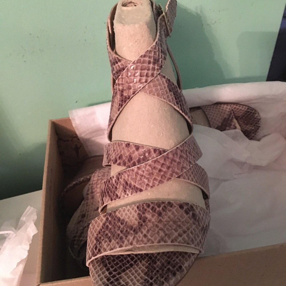 New sandals - Picture 2 of 2